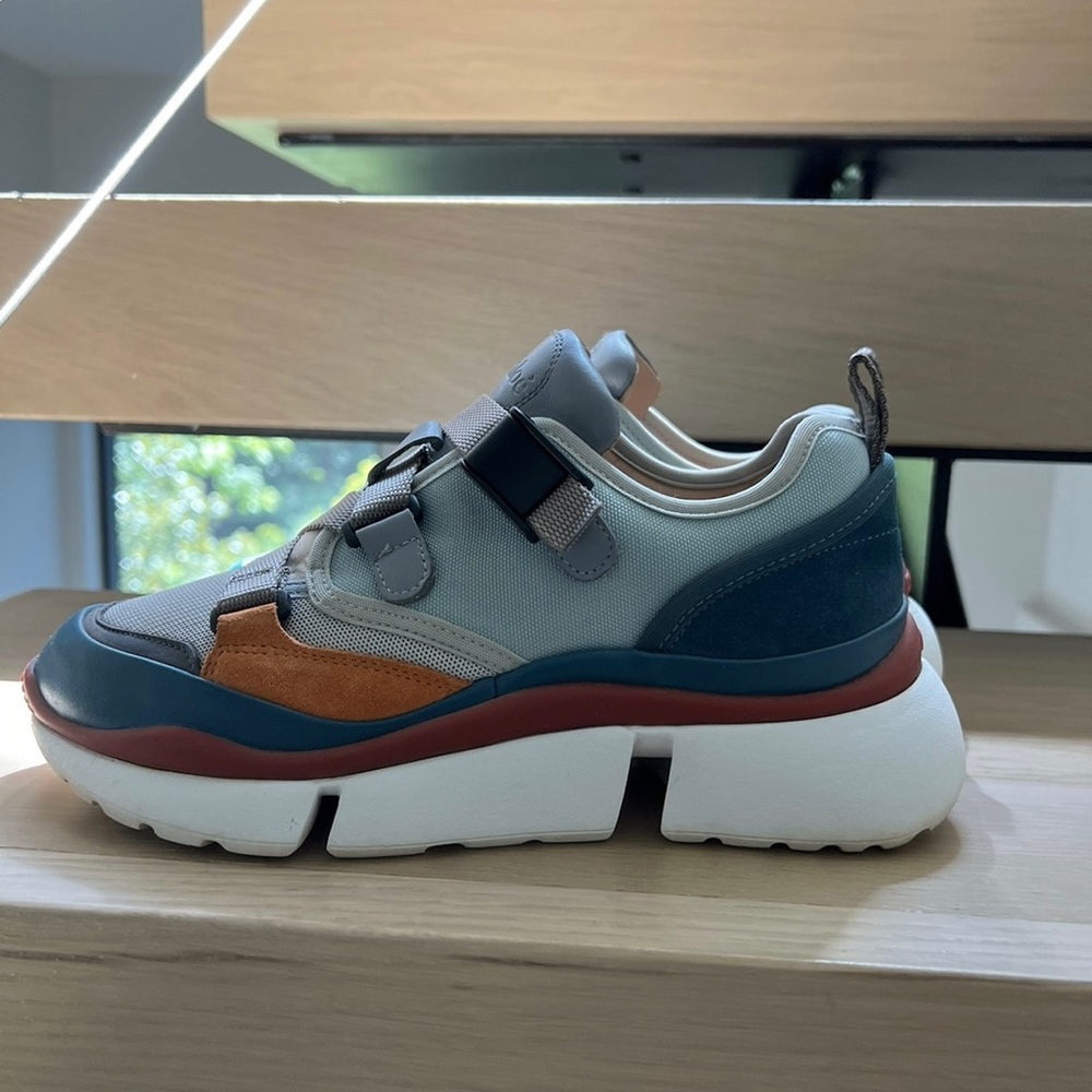 Chloè Nama low-top sneakers. 6W. Deep ocean